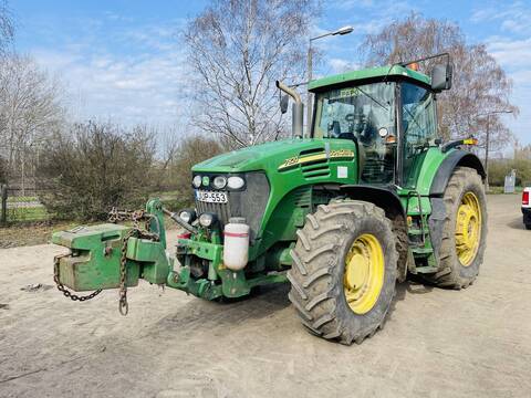 John Deere 7820