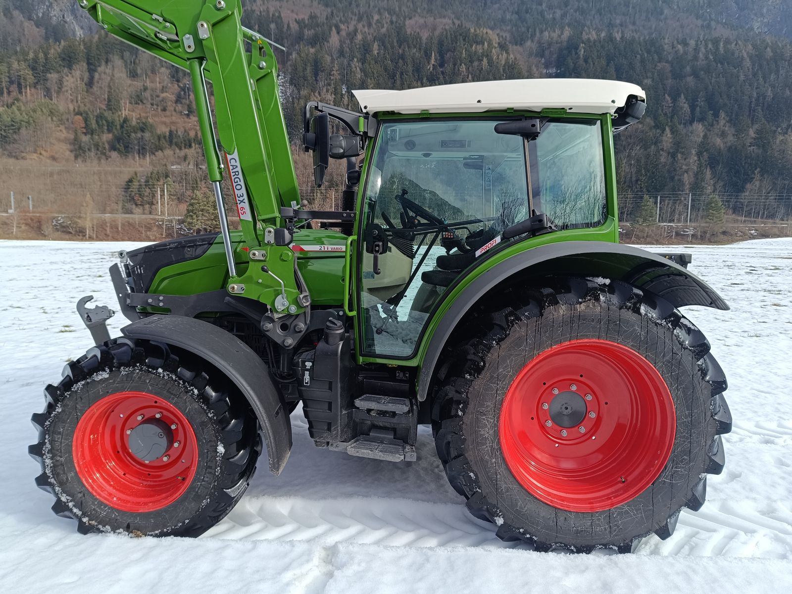 Fendt 211 Vario (Gen3) 2