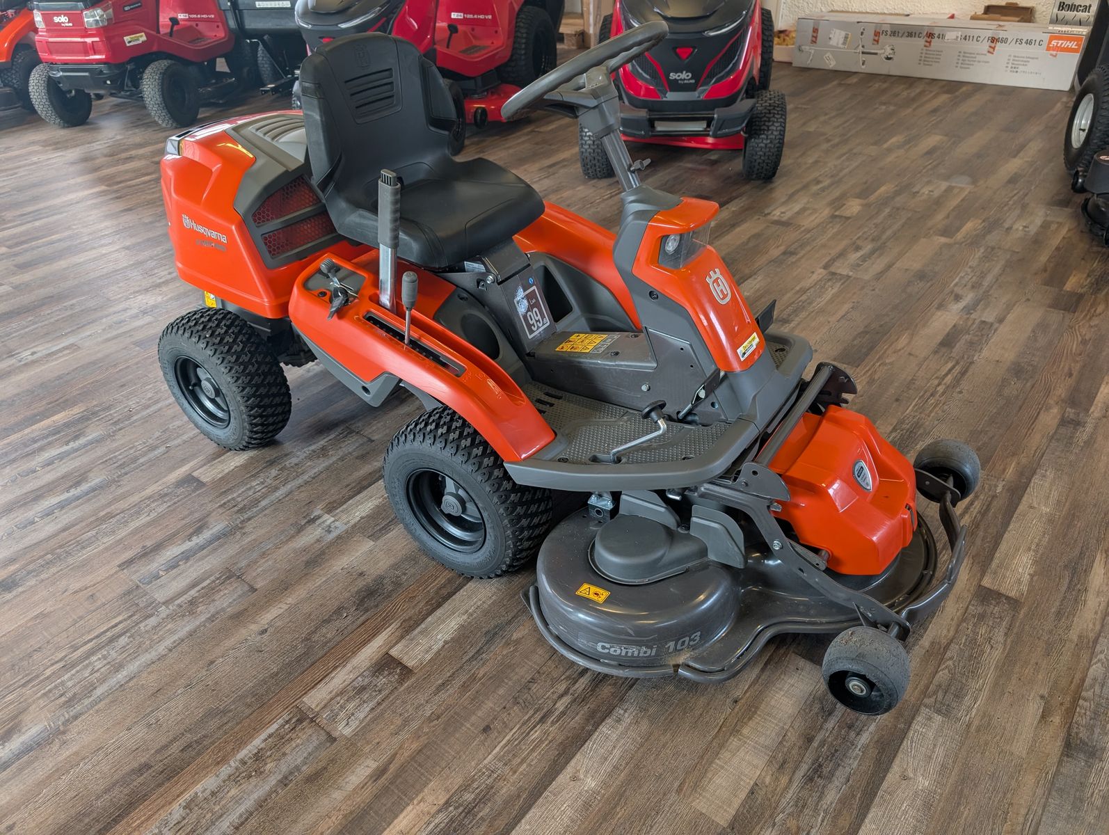 Husqvarna Rider R 216TC AWD Limited Edition 3