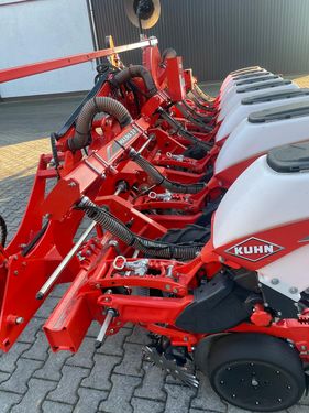 Kuhn Maxima 3 R - 8 reihig