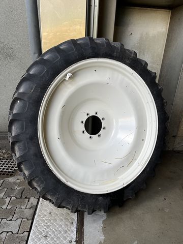 Alliance 270/95R32 und 270/95R48 zu Valtra