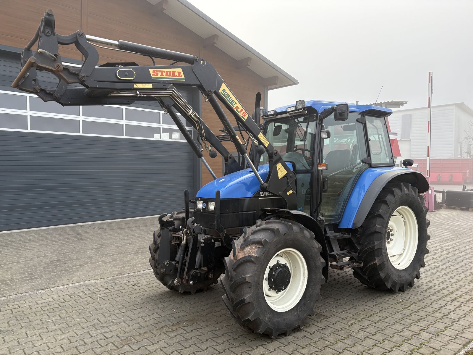 New Holland TS100 1
