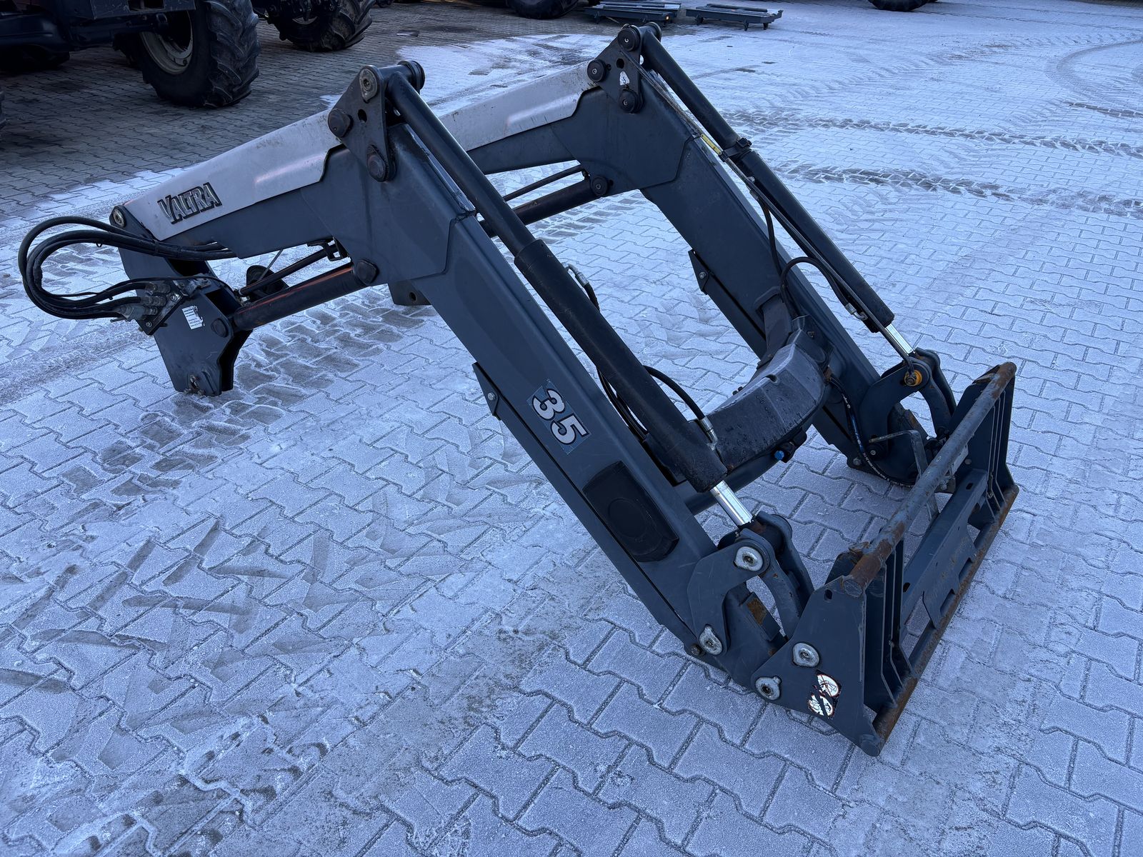 Quicke Q35 zu Valtra N82-N92 3