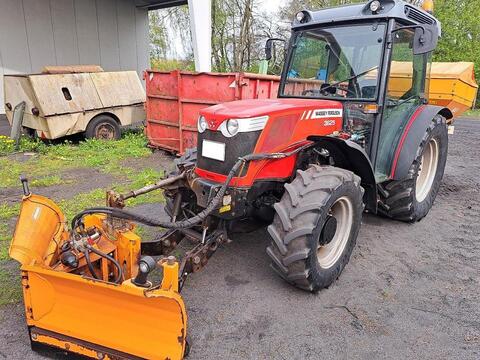 Massey Ferguson MF 3625 mit kompletter Winterausrüstung