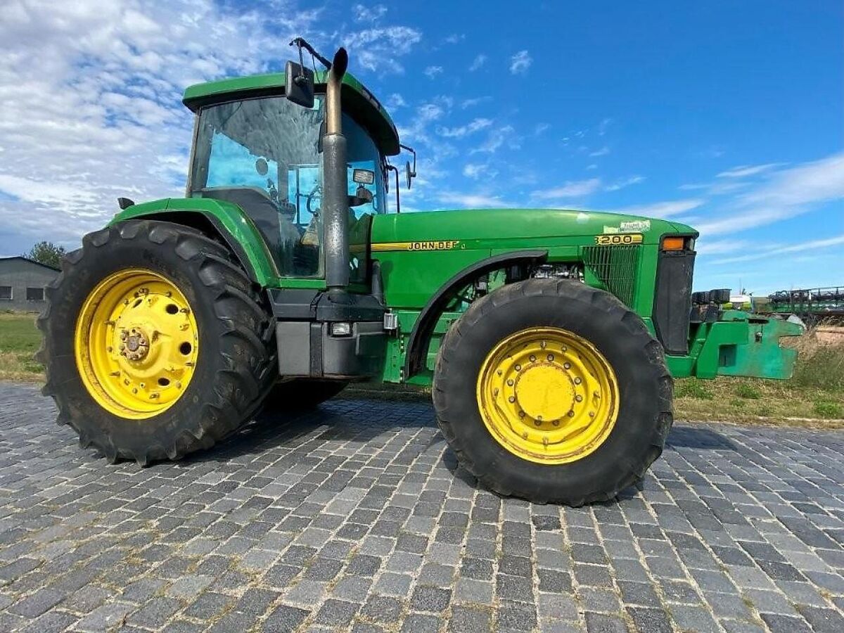 John Deere 8200 2