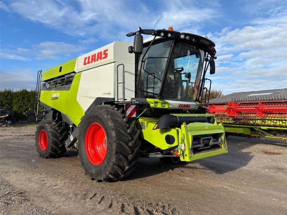 Claas Lexion 8800 4WD 1