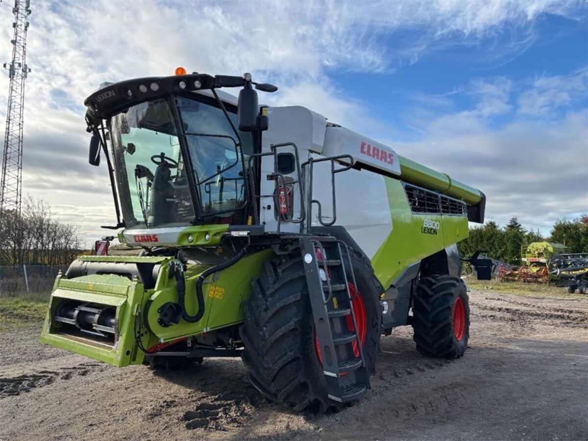 Claas Lexion 8800 4WD 2
