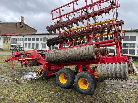 Väderstad Carrier CR 820