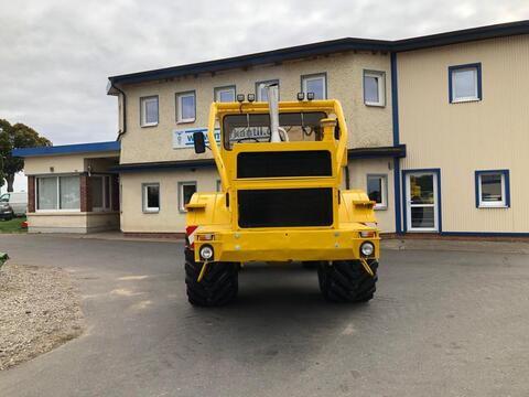 Kirovets K700A V8