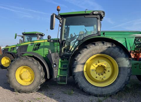 John Deere 6215 R