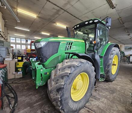John Deere 6215 R