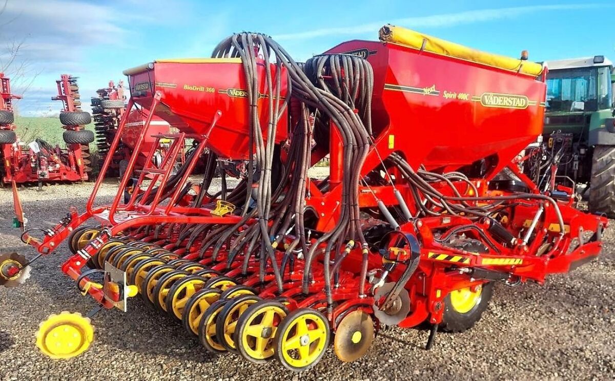 Väderstad Spirit 400 C mit BioDrill 2