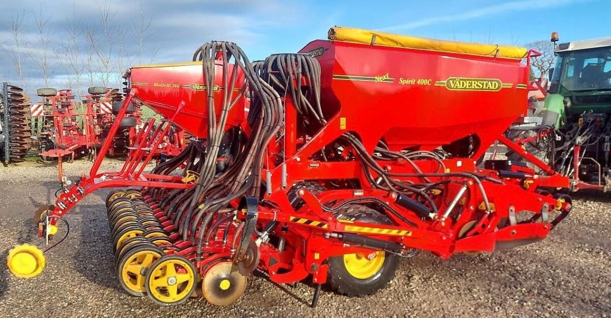 Väderstad Spirit 400 C mit BioDrill 3