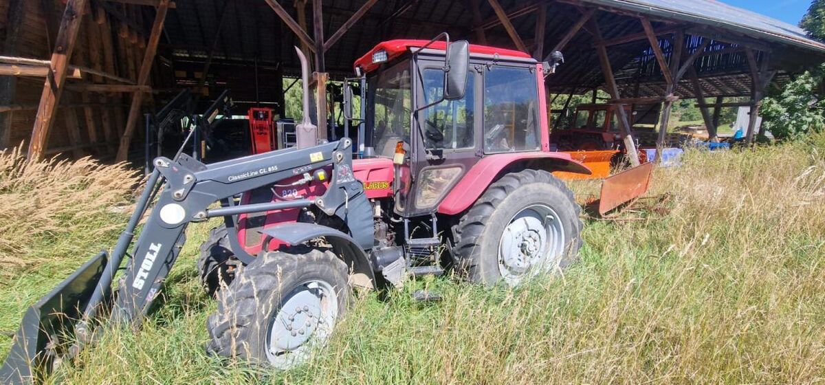 Belarus MTS 820 + Frontlader Stoll 3