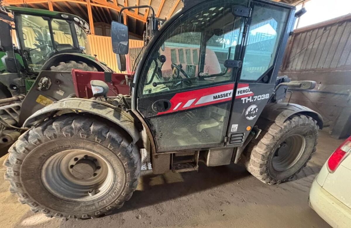 Massey Ferguson TH 7038 2