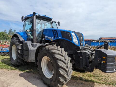 <strong>New Holland T8 330</strong><br />
