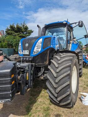 New Holland T8 330