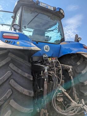 New Holland T8 330