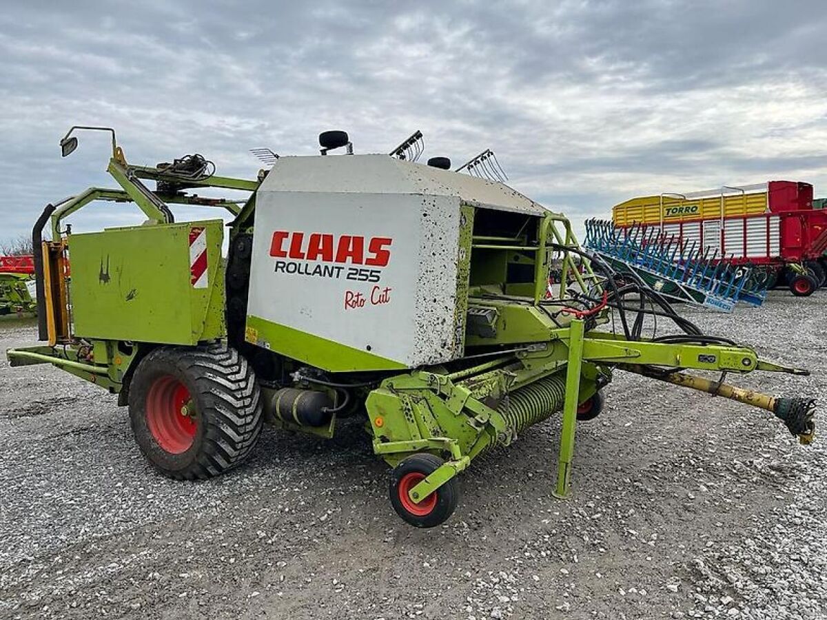 Claas Rollant 255 RC 1