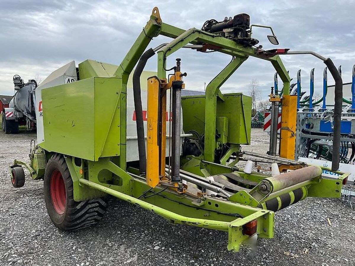 Claas Rollant 255 RC 3