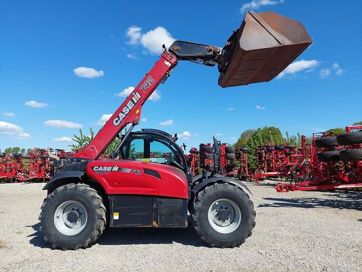 Case IH IH Farmlift 742 1
