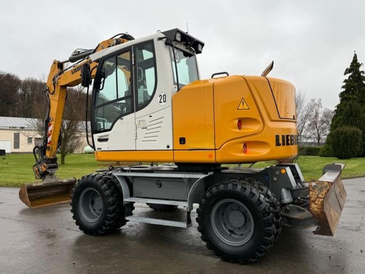 Liebherr A912 Compact 2