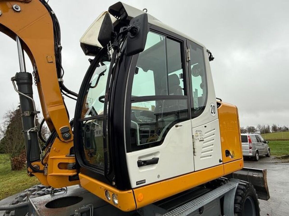 Liebherr A912 Compact 3