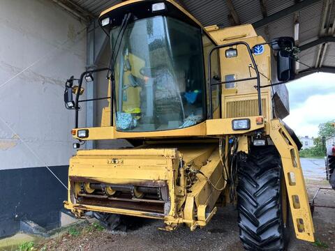 New Holland TX67