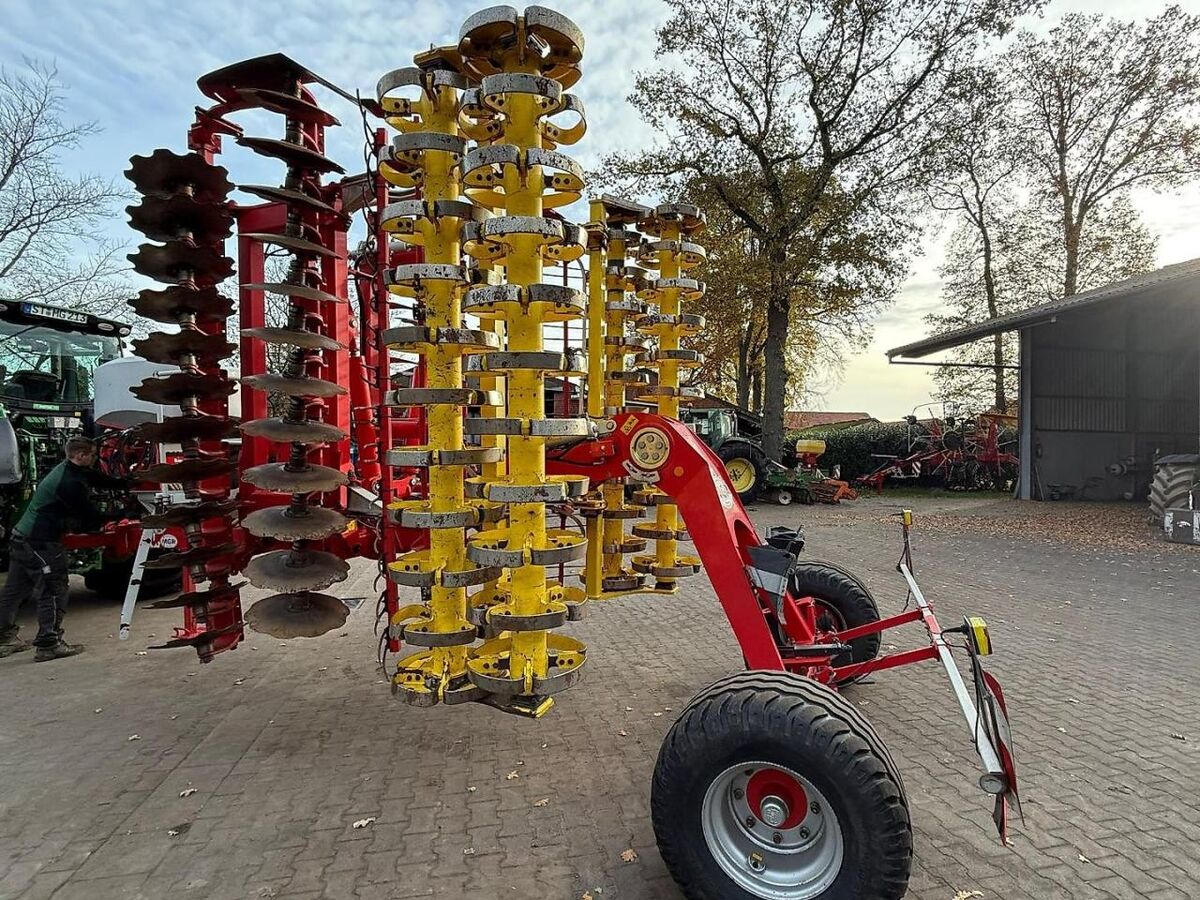 Pöttinger Terradisc 6001T mit APV Streuer 2