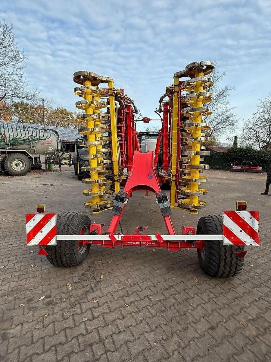 Pöttinger Terradisc 6001T mit APV Streuer 3