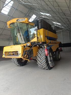 New Holland CSX7070