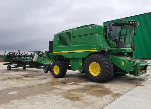 John Deere T670