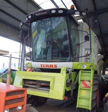 Claas Tucano 320