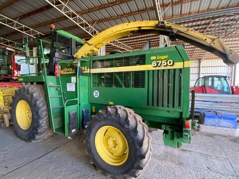 John Deere 6750