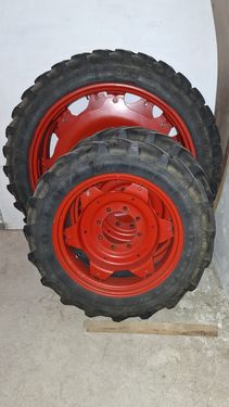Fendt Zu 300 LSA   230/95R44 u. 9,5R28   