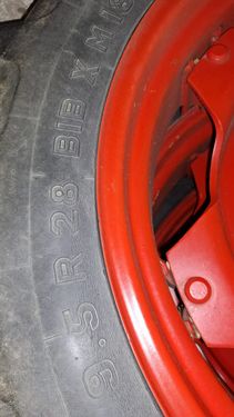 Fendt Zu 300 LSA   230/95R44 u. 9,5R28   