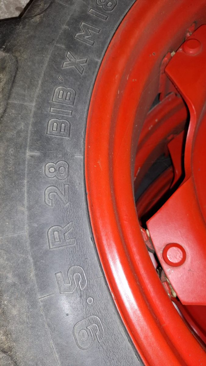 Fendt Zu 300 LSA   230/95R44 u. 9,5R28    3