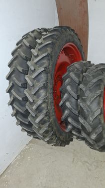 Fendt Zu 300 LSA   230/95R44 u. 9,5R28   