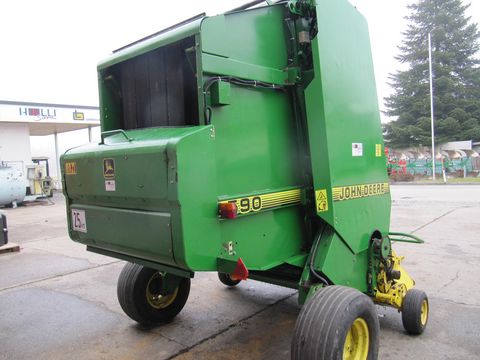 John Deere 590