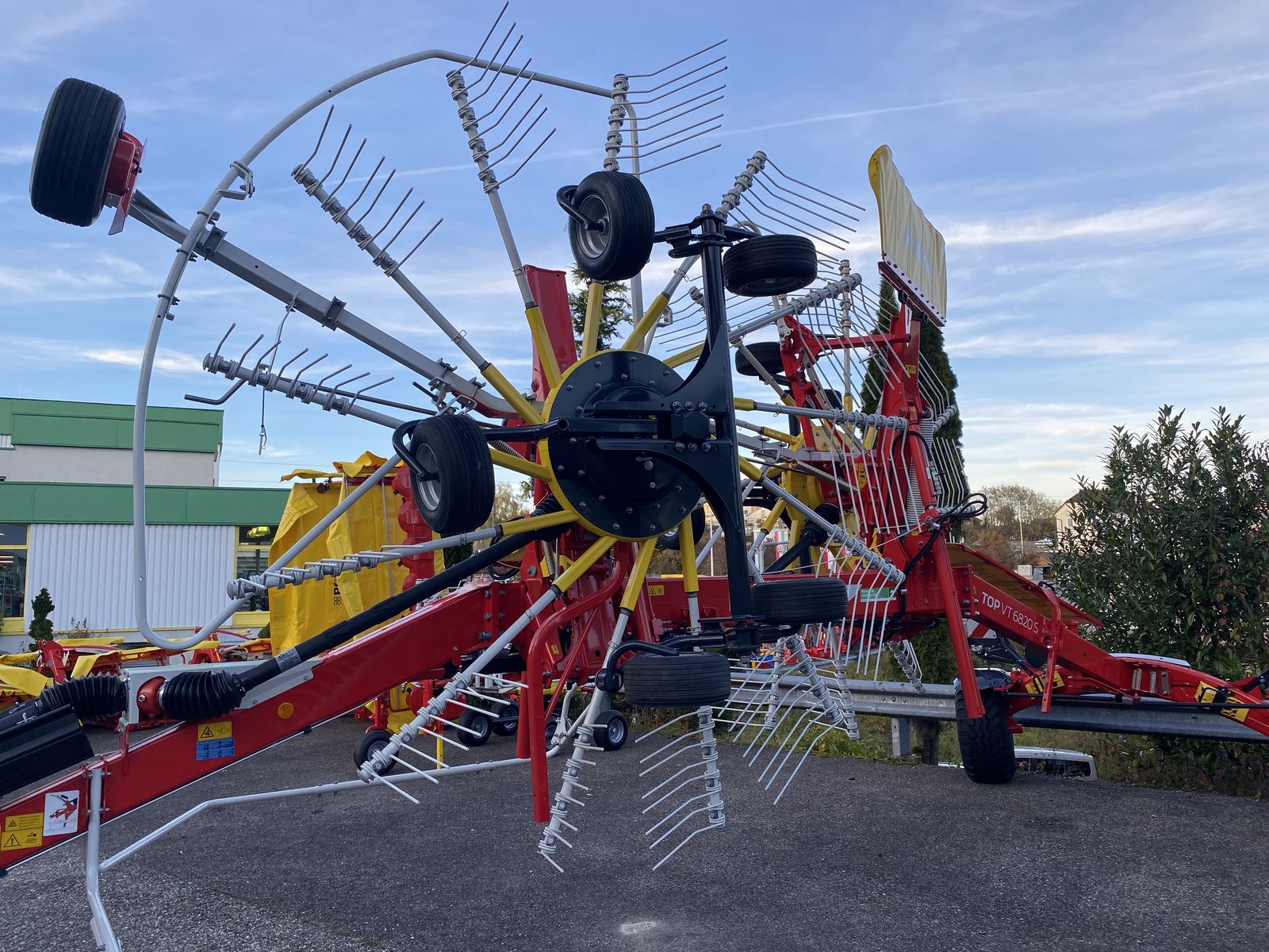 Pöttinger Schwadkreisel TOP VT 6820 S 2