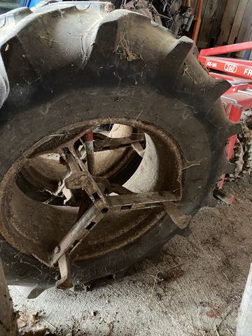 Kock Zwillingsräder 13.6-R24 zu 440/65R24