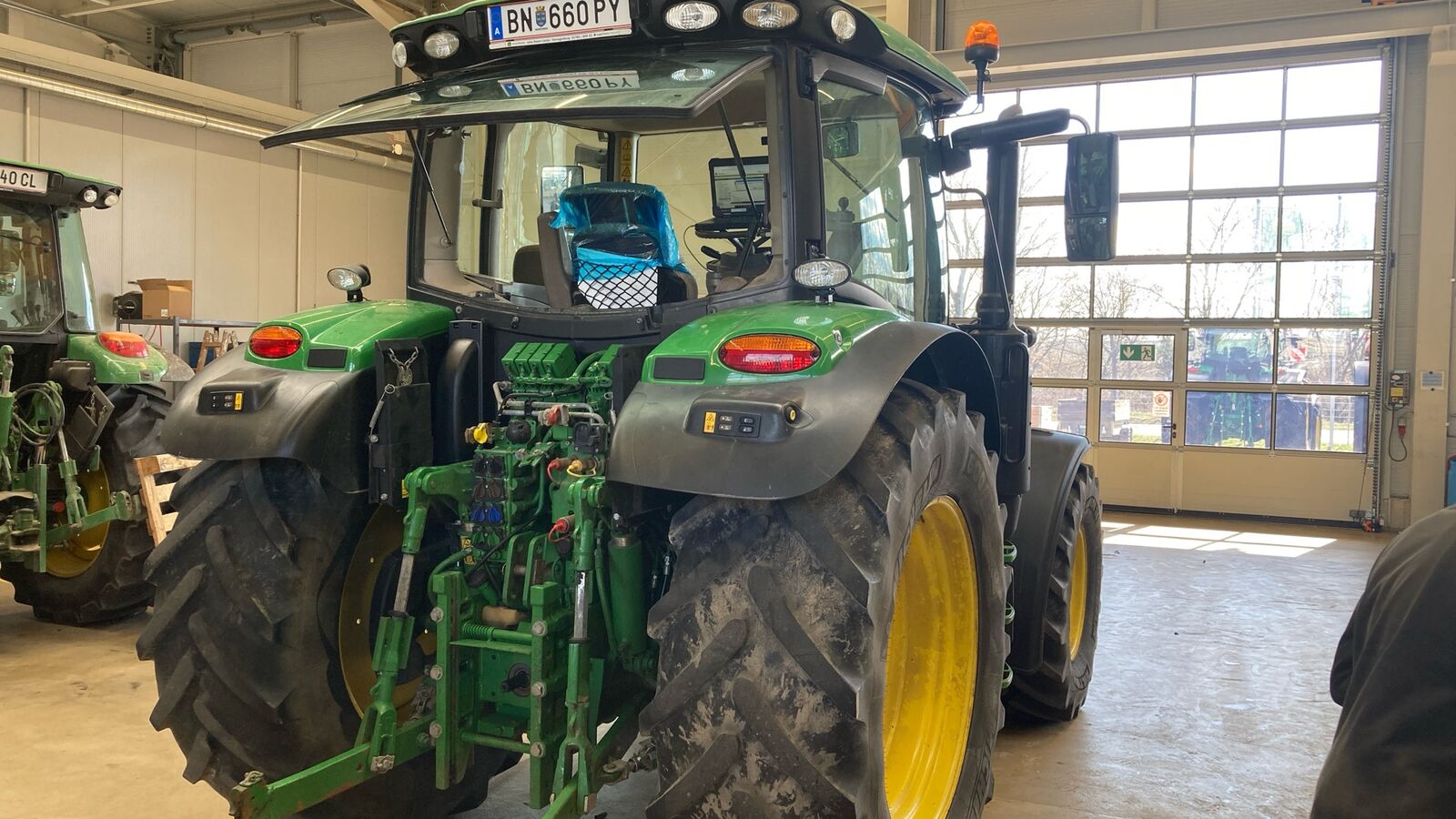 John Deere 6130R 2