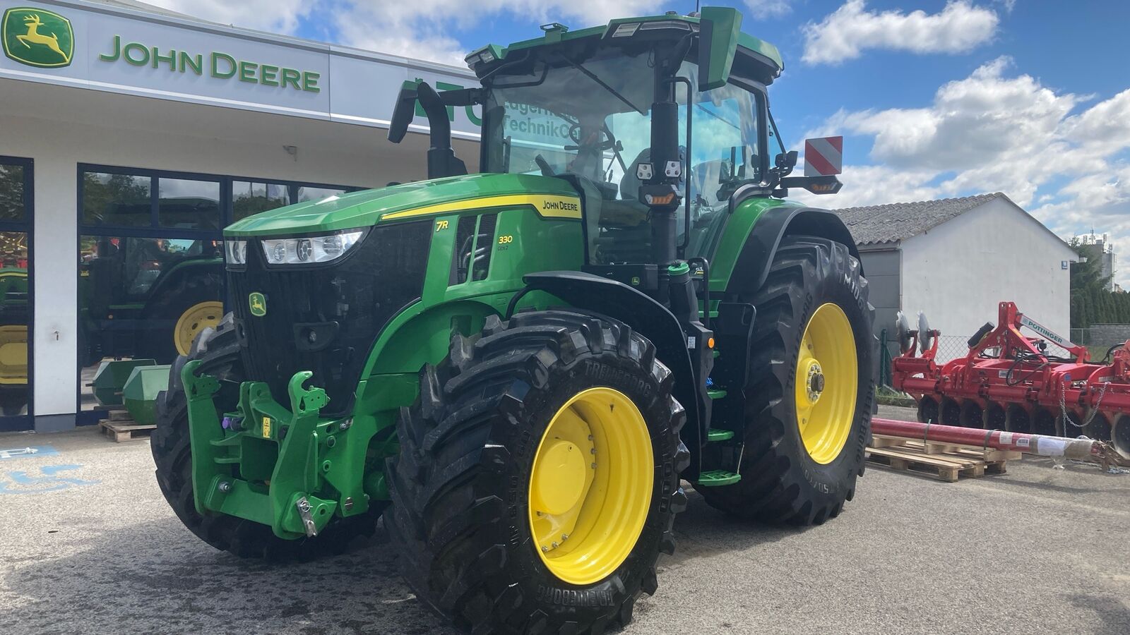 John Deere 7R 330 1