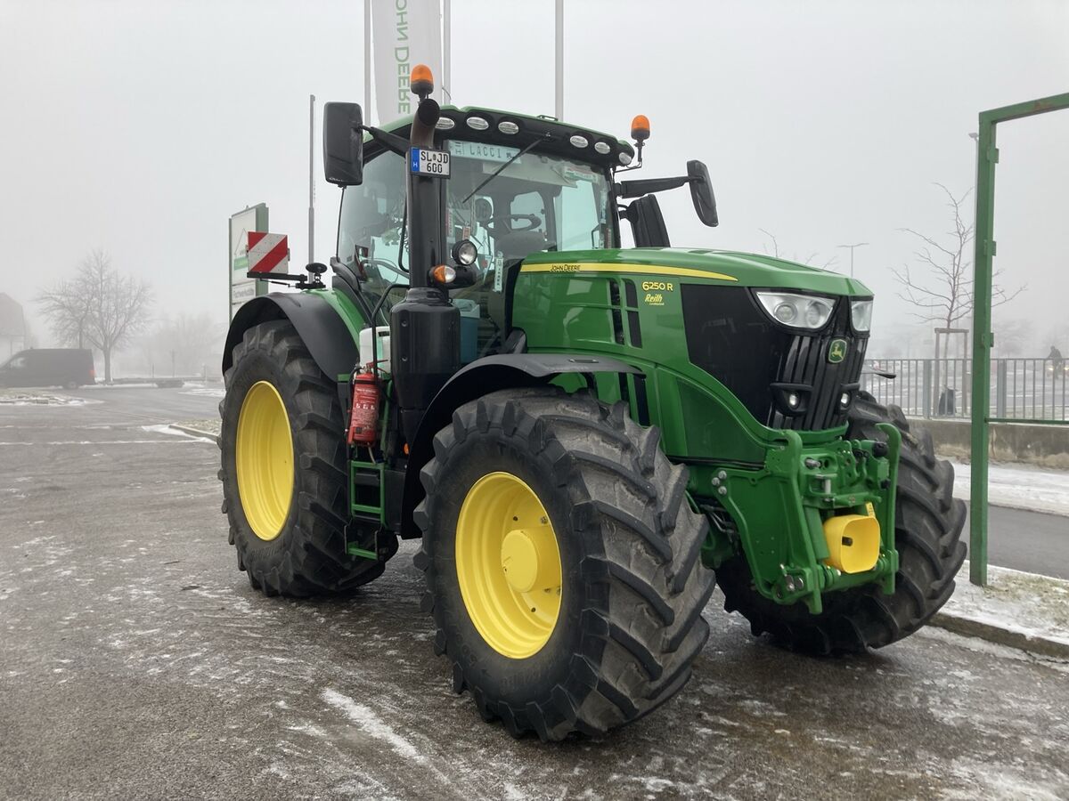 John Deere 6250R 2