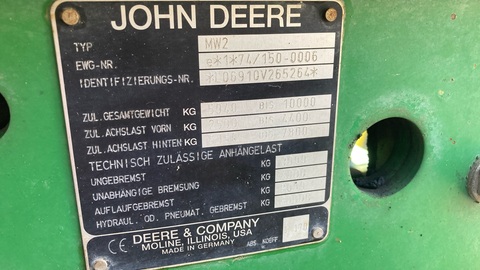 John Deere 6910 