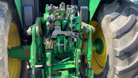 John Deere 6910 