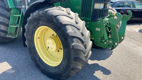 John Deere 6910 