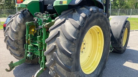 John Deere 6910 