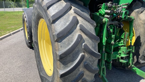 John Deere 6910 