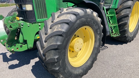 John Deere 6910 